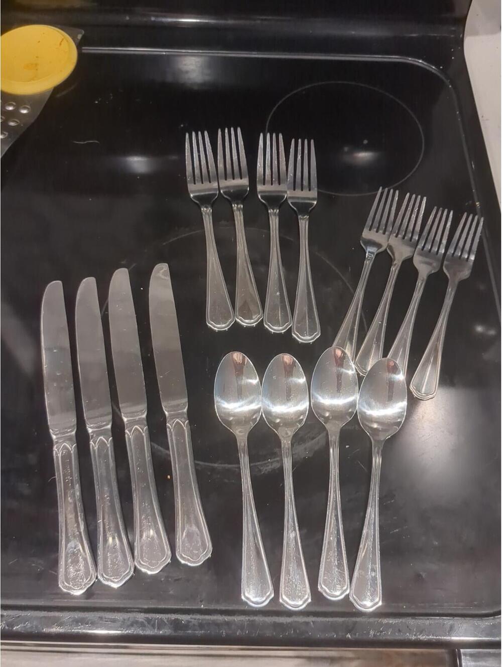 Farberware 20 Piece Traditional Flatware Silverware Set-Serves 4